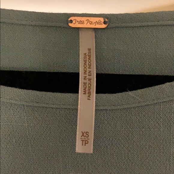 Long sleeve cut out linen top - Picture 3 of 3